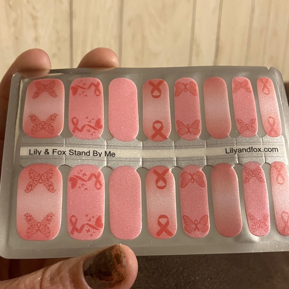 Lily and Fox 🦊 nail wraps